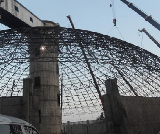 兴安盟网架分条或分块安装法